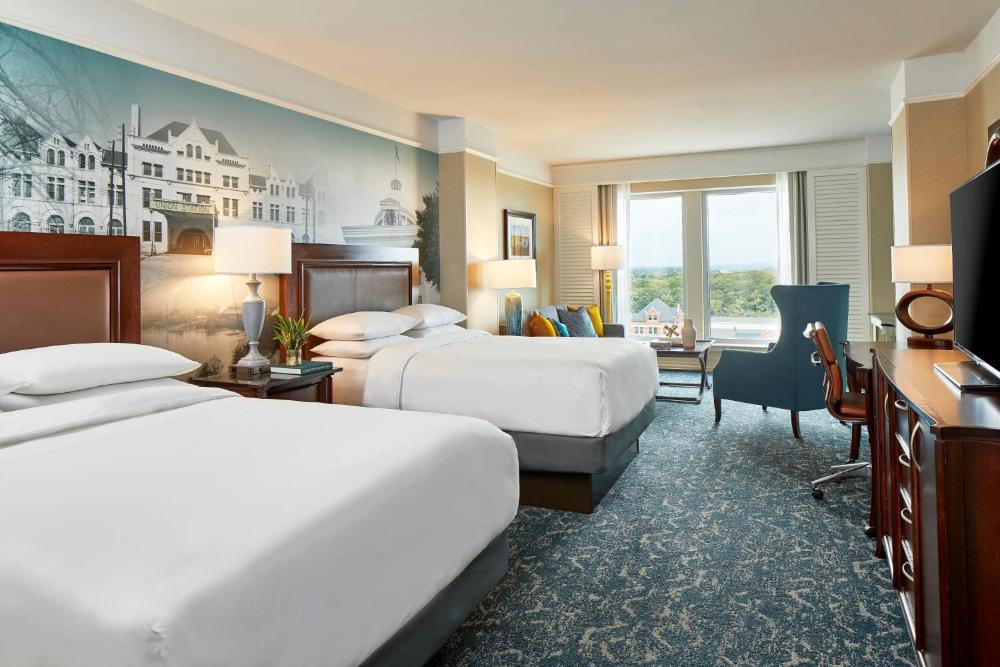 Junior Suite with Two Queen Beds and Sofa Bed interior